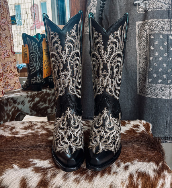 Black Pattern Embroidery Boot