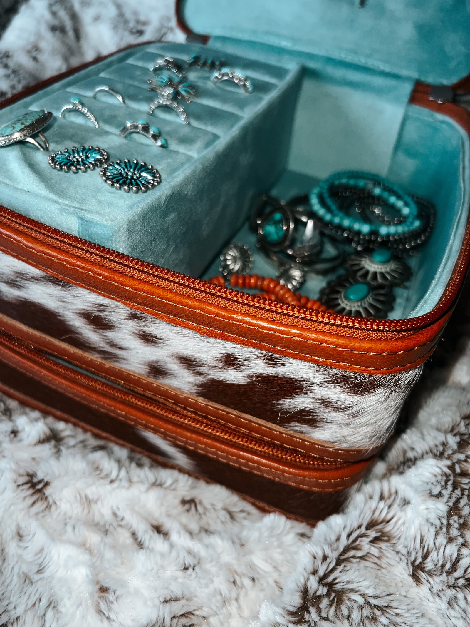 Custom hair on sale on cowhide with buckstitch travel jewelry box